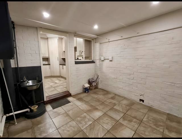 2 BEDROOM APARTMENT TO LET IN THREE RIVERS PROPER